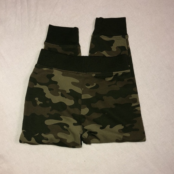 5/$10 Boys size 4 camouflage sweatpants - Picture 4 of 8